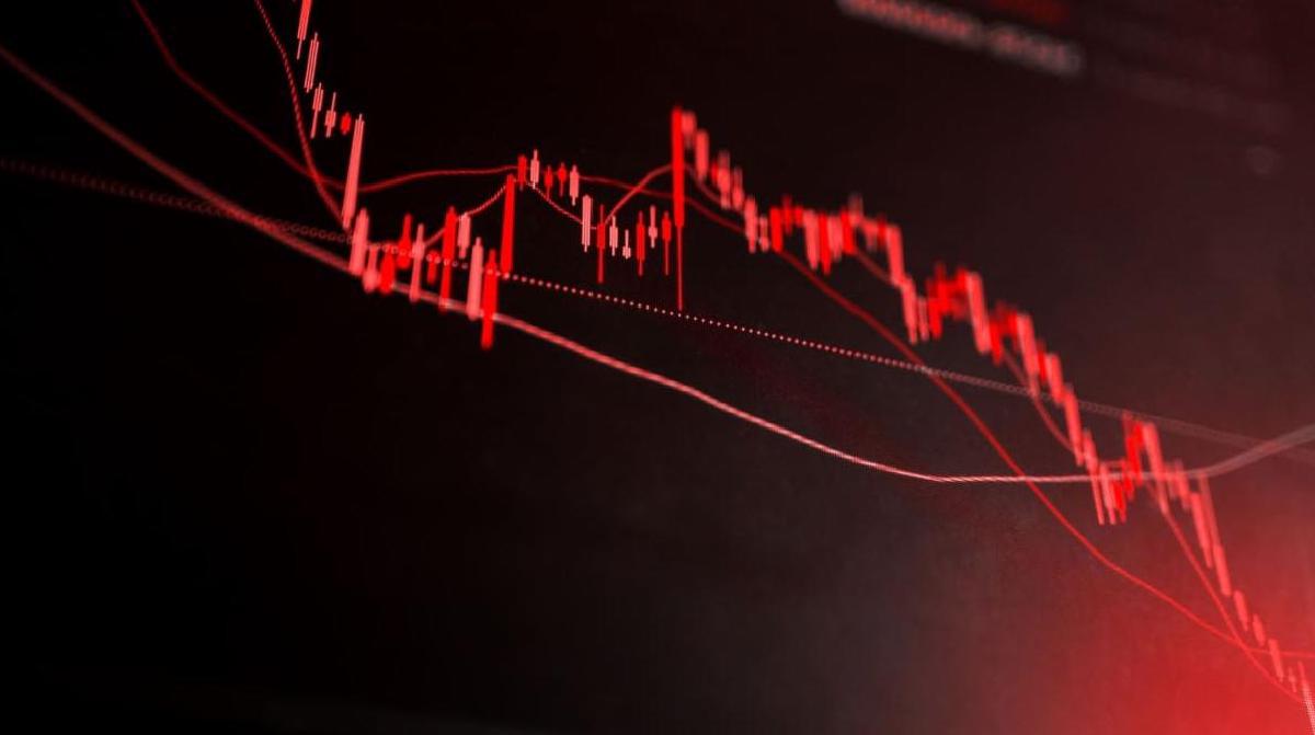 Featured image for Bitcoin Anjlok: Apa yang Di Balik Pembantaian Kripto Ini?