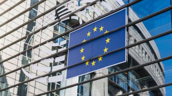 Kesepakatan Politik di Brussels Buka Jalan untuk 'Chat Control' yang Kontroversial