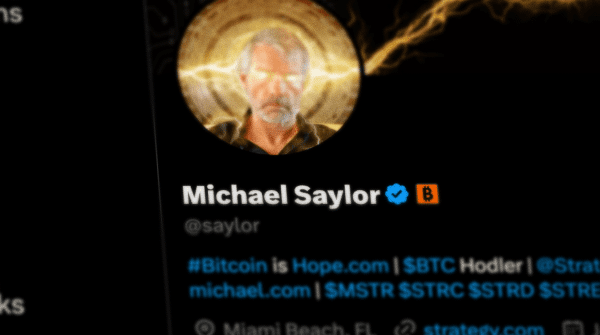 Kontroversi Mengelilingi 'Raja Bitcoin' Michael Saylor Usai Belanja Jet Pribadi Jutaan Dolar