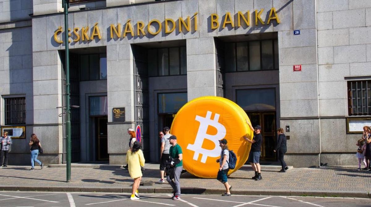 Featured image for Pemain Bitcoin Besar Borong Massal di Tengah Kerugian Miliaran Dolar